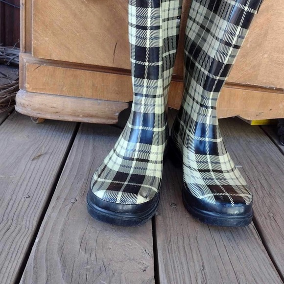 Intrigue Rainboots Black and Cream Size 10 - Picture 2 of 6